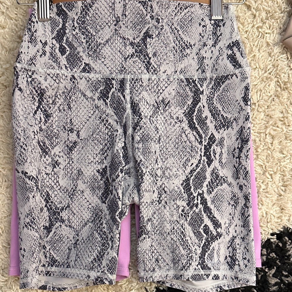 ALO Yoga Snakeskin Print Bike Shorts - Gray and Black